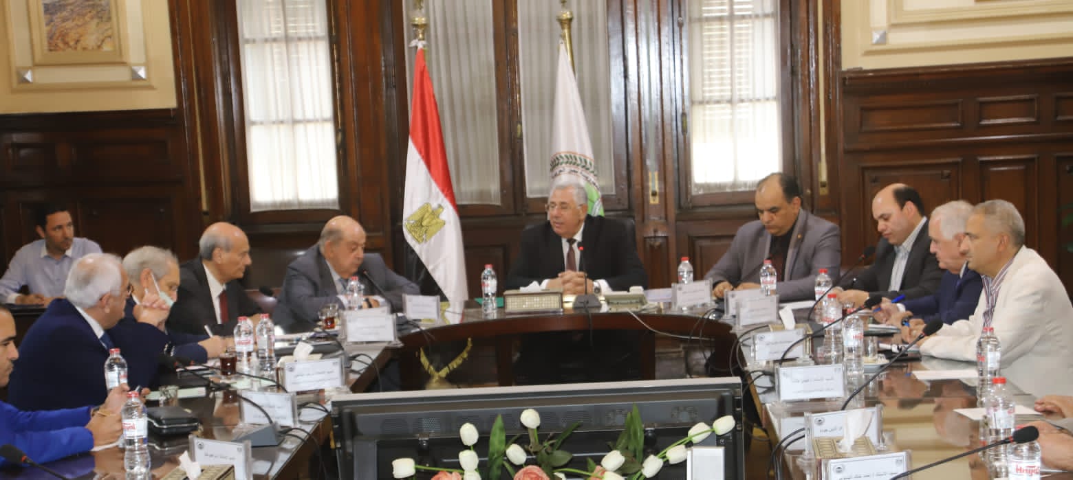 وزير الزراعة المصري يبحث مع المصدرين سبل تعزيز الصادرات الزراعية