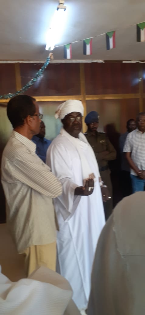 والي غرب دارفور يزور سجن الهدى عقب الإفراج عن معتقلي الولاية