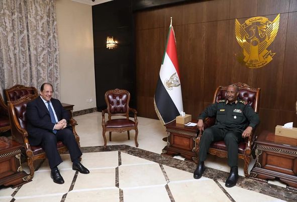 رئيس مجلس السيادة يلتقي رئيس المخابرات المصري