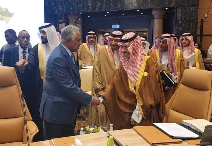 رئيس وفد السودان إلى قمة جدة يلتقي عدداً من المسؤولين العرب
