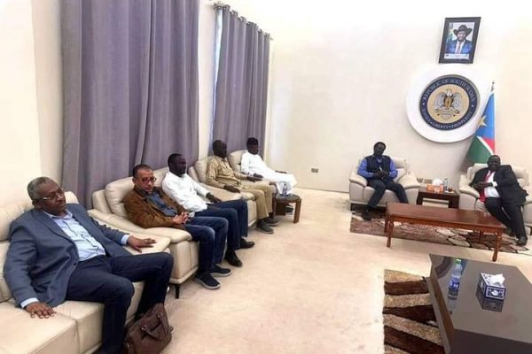 مناوي يصل جوبا ويلتقي الرئيس سلفاكير وعدد من المسؤولين في الدولة