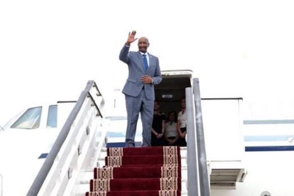 رئيس مجلس السيادة القائد العام يتوجه إلى ليبيا في زيارة رسمية